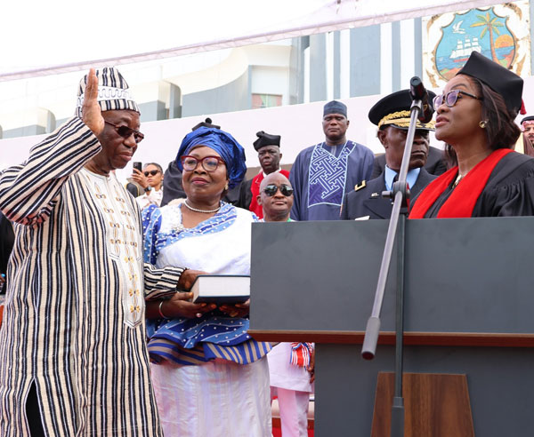 Picture of the President taking oath.